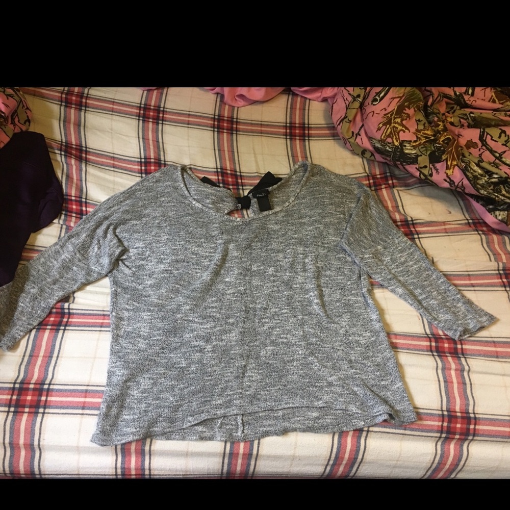 A grey bow shirt
